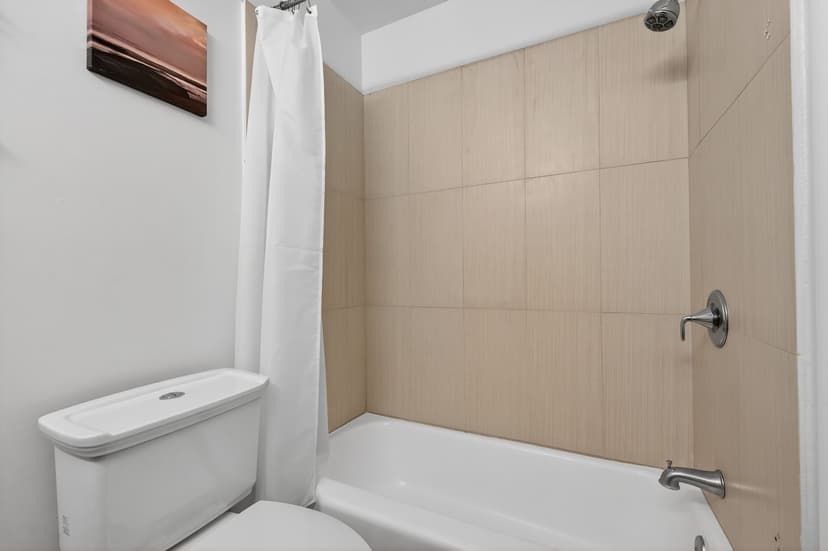 Luxury Hotel Room 8 - Dolphin Isles Suites Fort Lauderdale