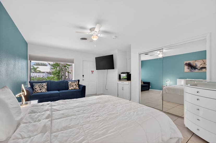 Luxury Hotel Room 2 - Dolphin Isles Suites Fort Lauderdale