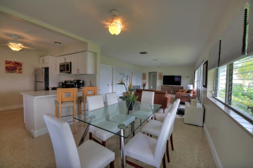 Luxury Hotel Room 14 - Dolphin Isles Suites Fort Lauderdale